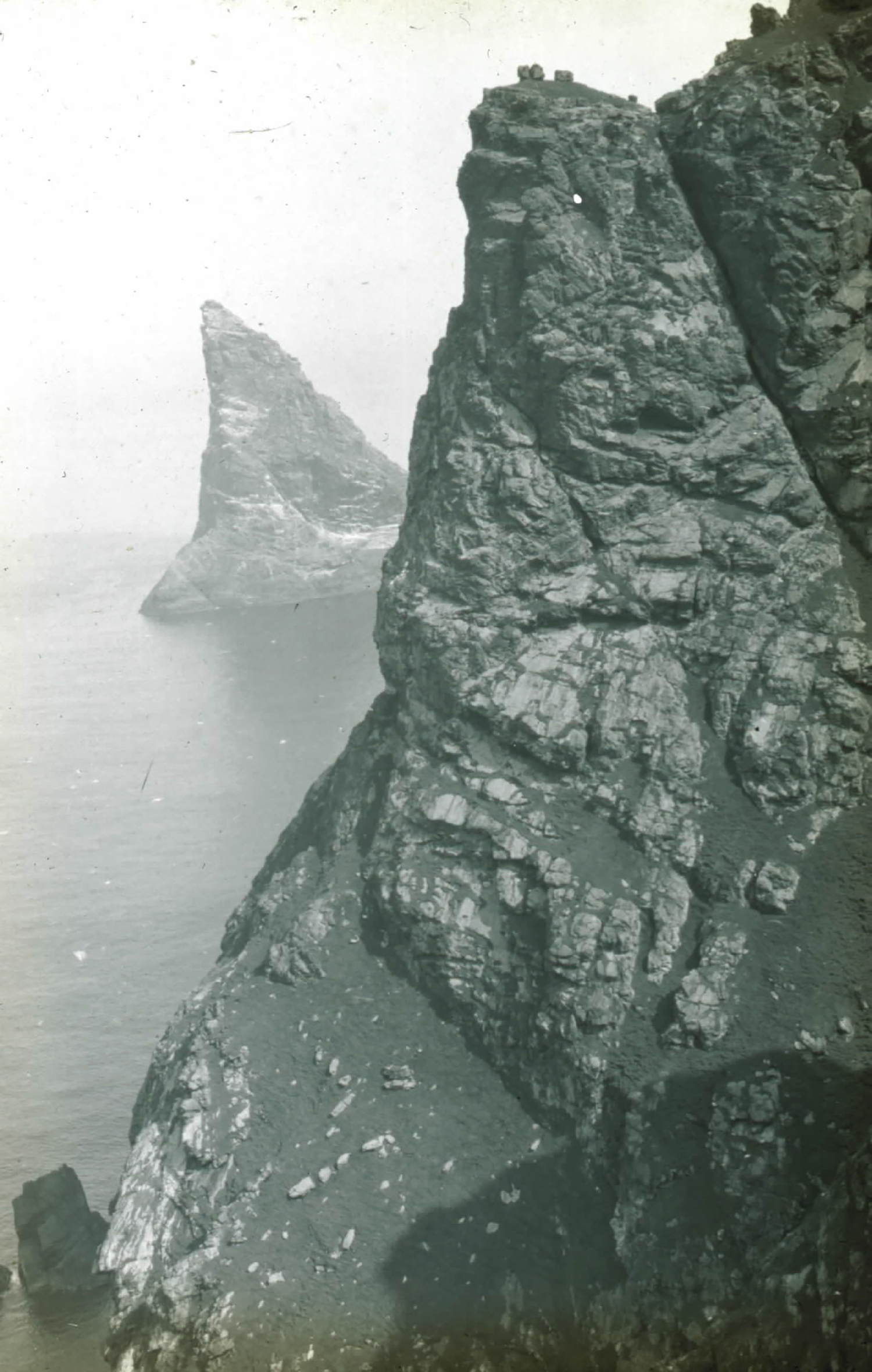 Fig. 5: Glass plate negative of Boreray (with Stac an Armin in the background) in the St Kilda archipelago, #165 © National Trust for Scotland, St Kilda