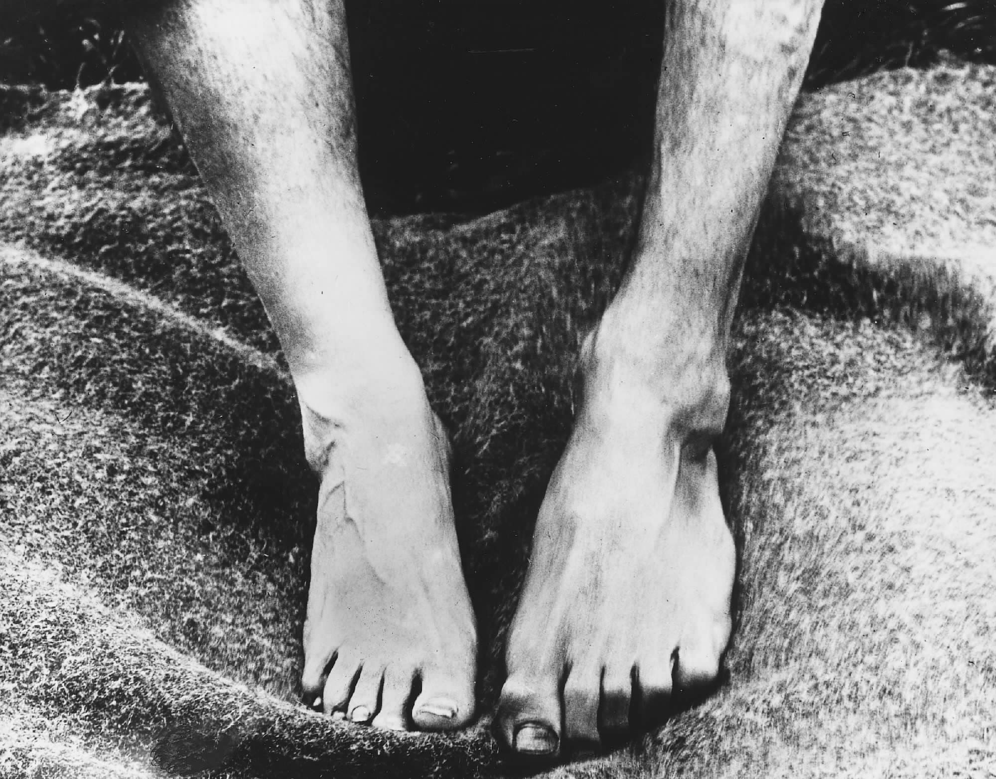 Fig. 8: Glass plate negative documenting the variances between the feet of an islander (right) and someone from the mainland (left), #43 © National Trust for Scotland, St Kilda.