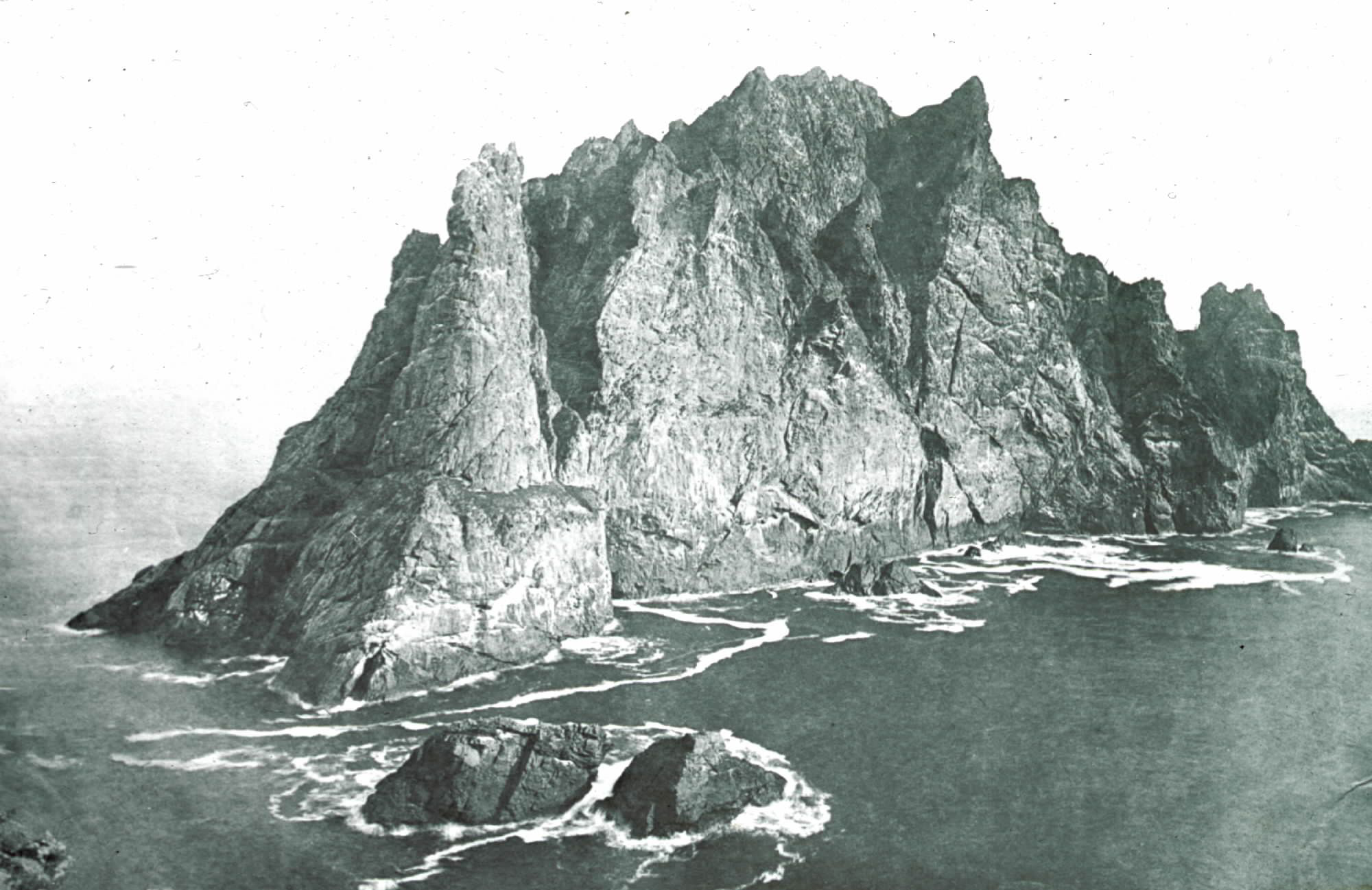 Fig. 4: Glass plate negative of Boreray in the St Kilda archipelago, #192 © National Trust for Scotland, St Kilda