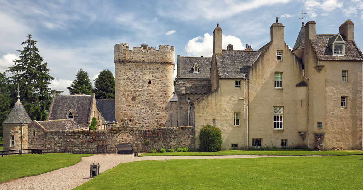 Drum Castle, Garden & Estate teacher… | National Trust for Scotland