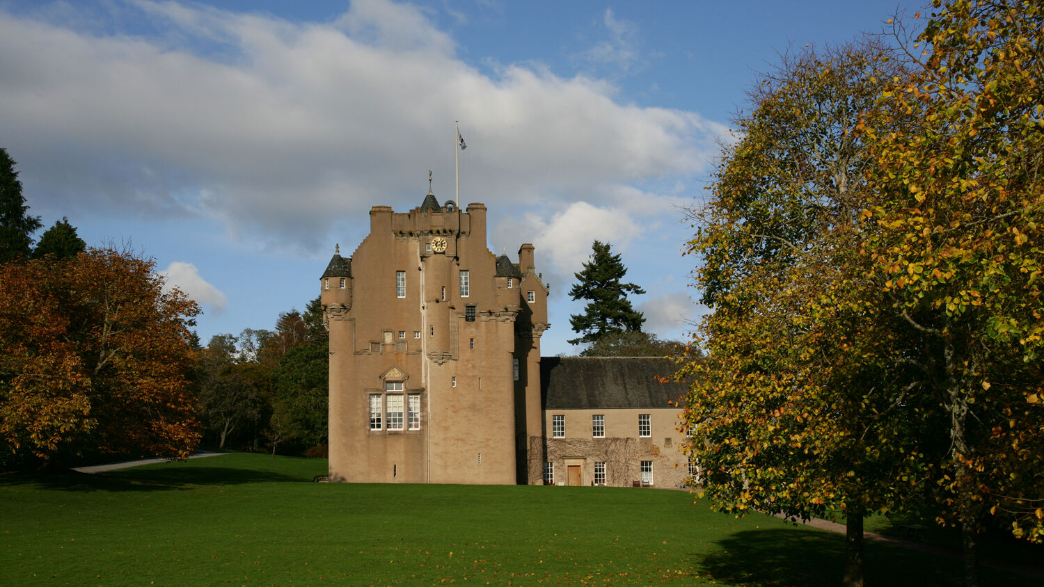 A Tale of Two Tower Houses Crathes… National Trust for Scotland